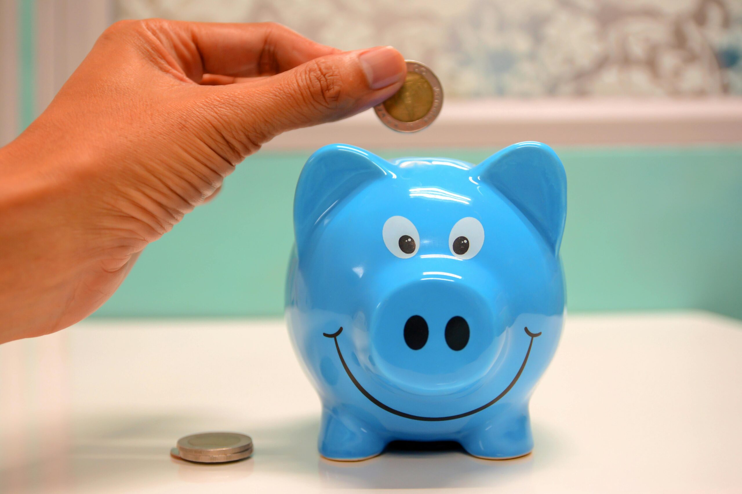 10 Smart Ways to Save Money Every Month – Without Sacrificing Your Lifestyle