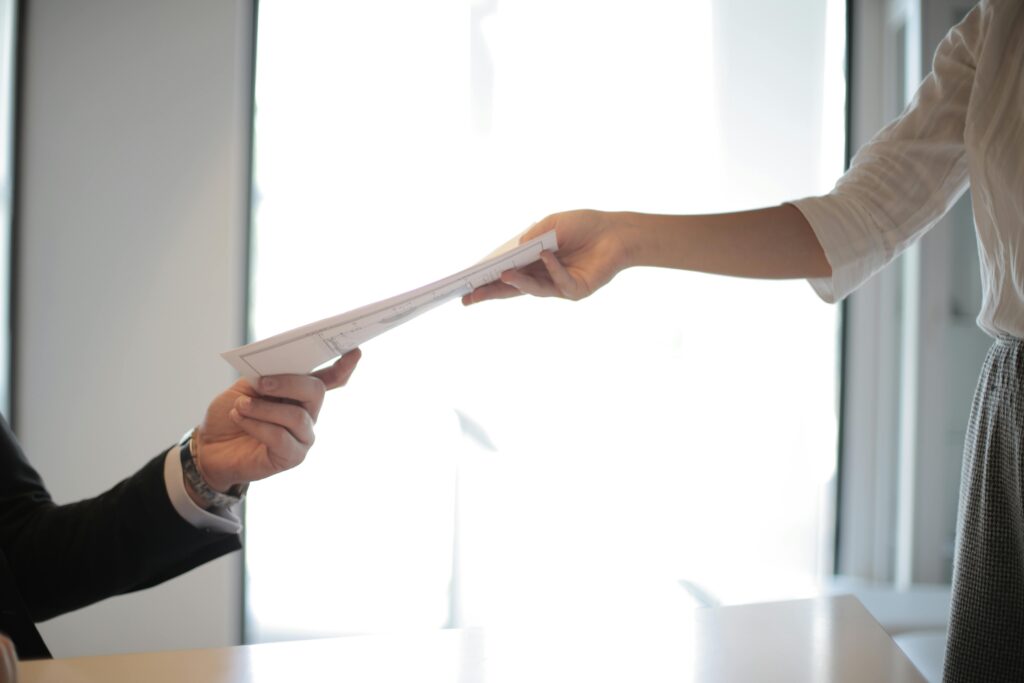 How to Write a Perfect Resume in 2025 – Step-by-Step Guide With Examples